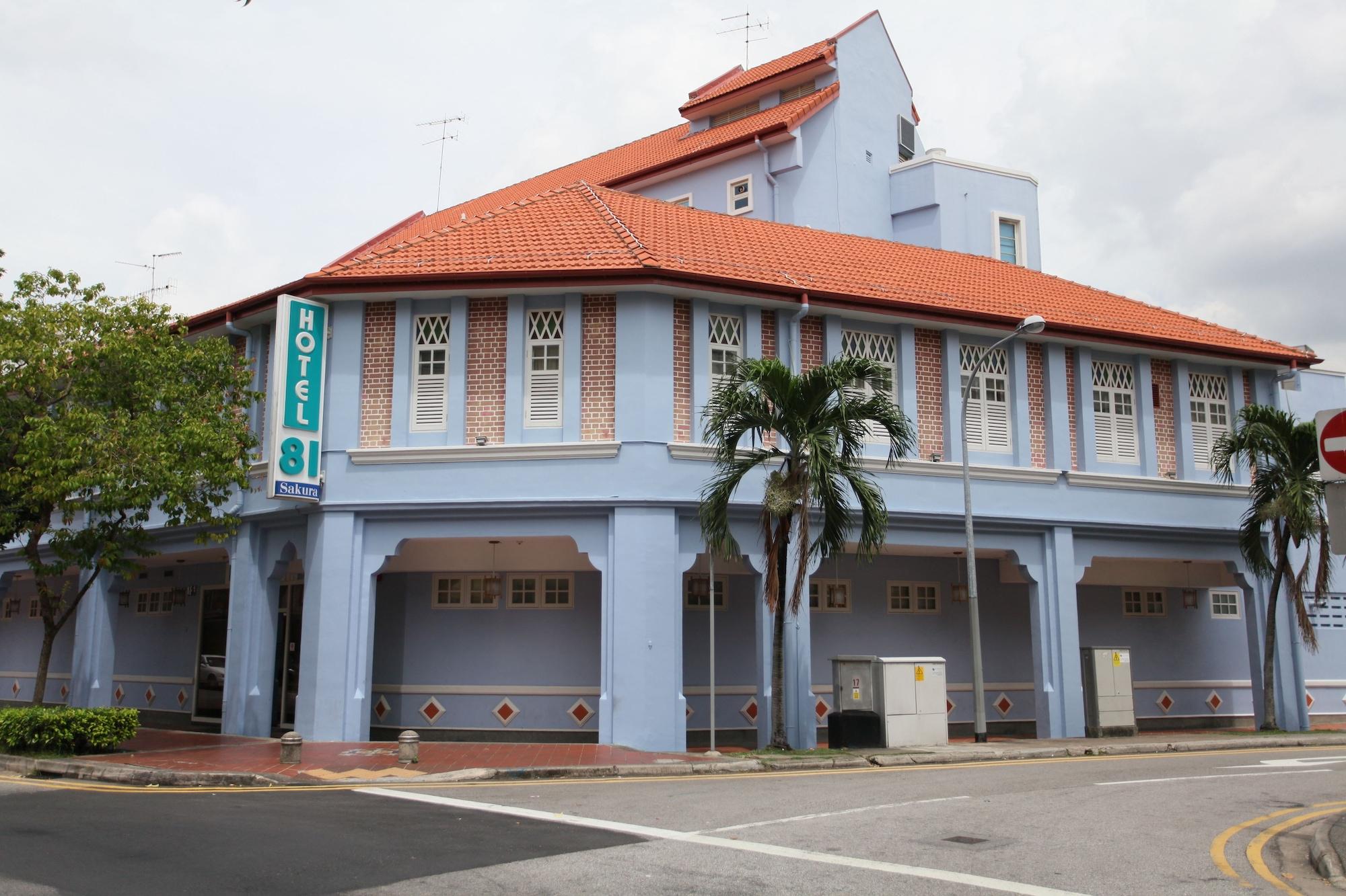 81 Sakura Khách sạn
